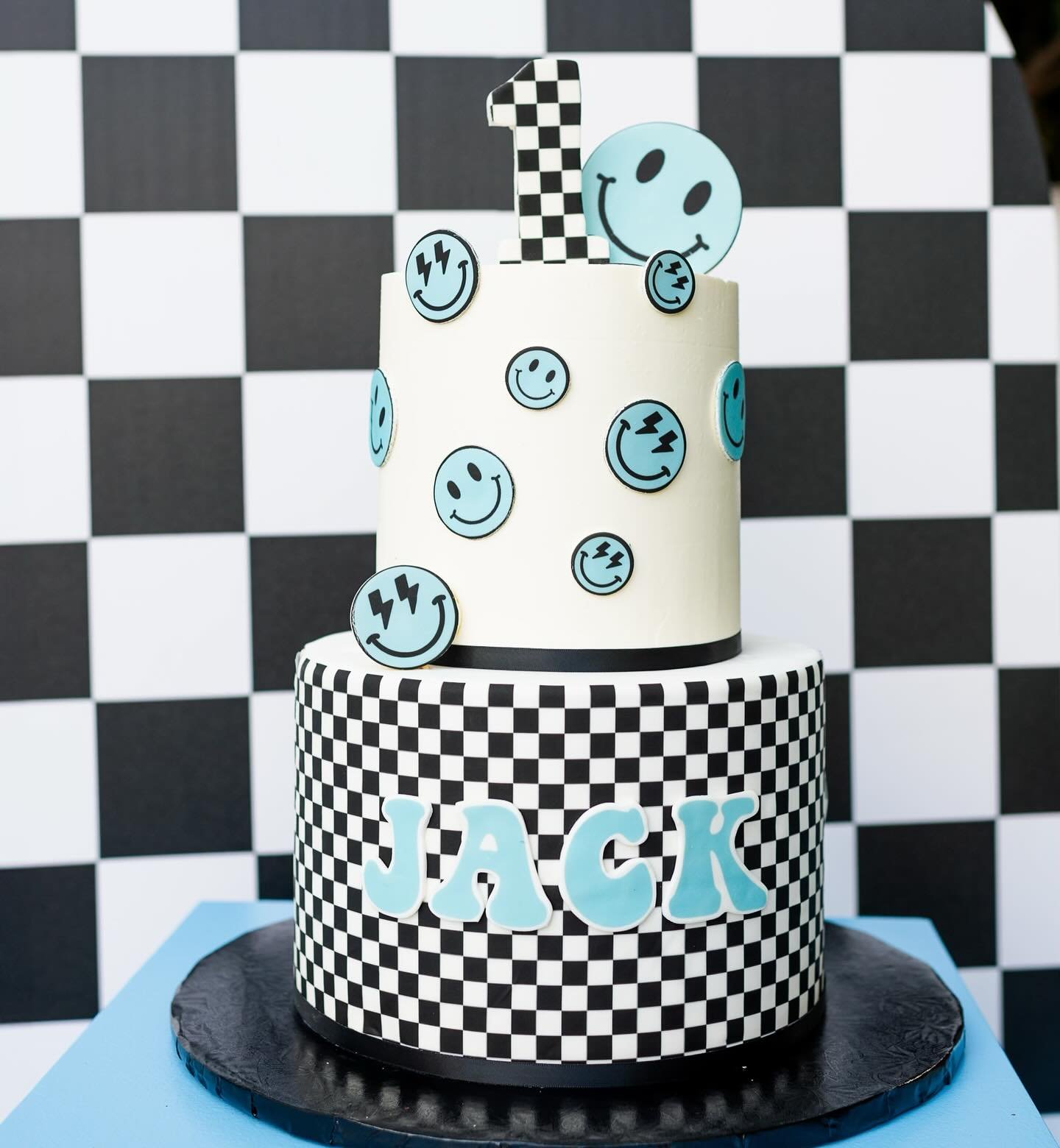 ONE HAPPY CAKE 🩵🏁🩵 #onehappydude #onehappydudebirthday #onehappydudecake #firstbirthdaycake #groovy #retro #vans #keremocakes
