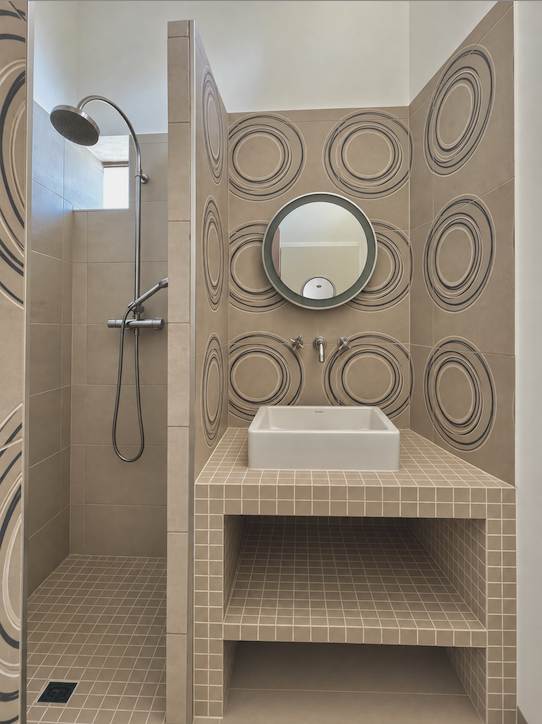 salle-de-bain-retructuree-renovee-pool-house-mas-josephine-alpilles.png