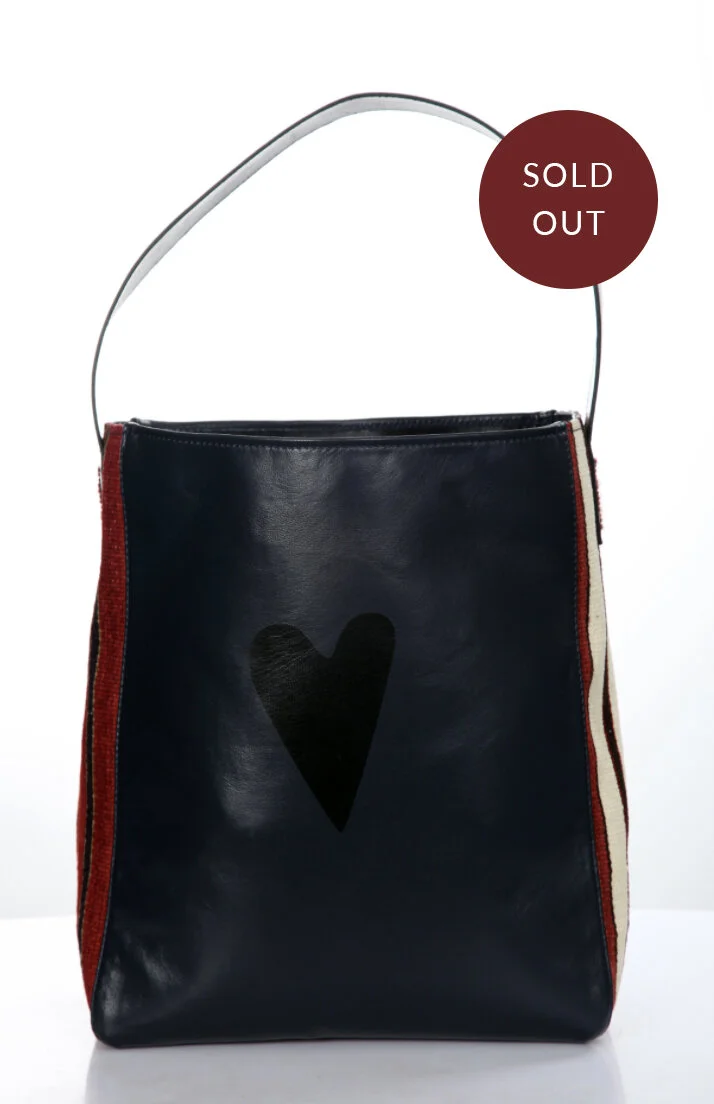 FIERCE HEART BUCKET BAG NAVY