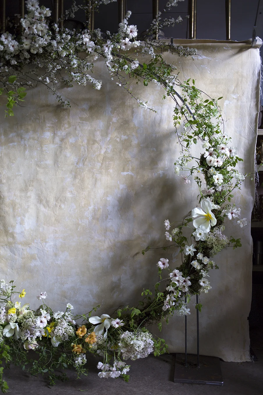 A wedding ceremony circle installation of spring flowers and foliage made during a group workshop at Aesme Flower Studio