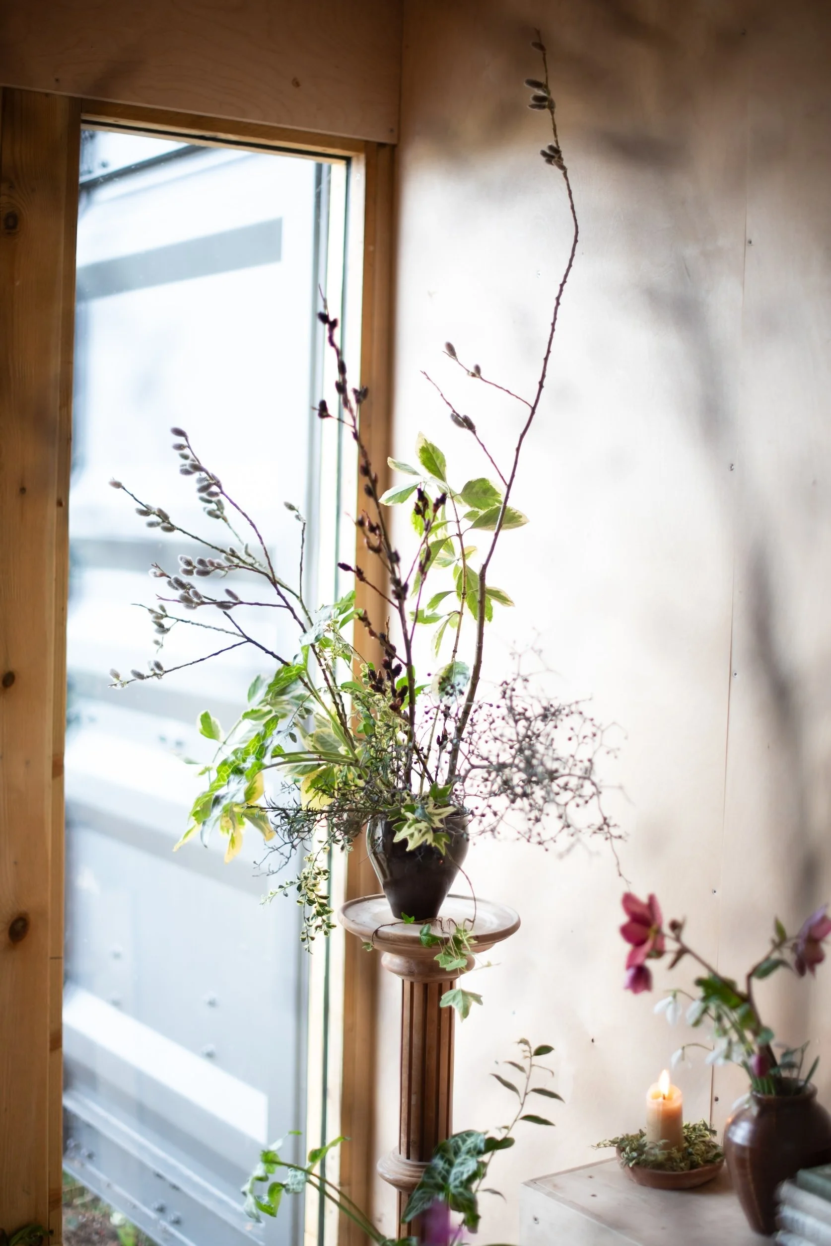 Naturalistic flower arrangement