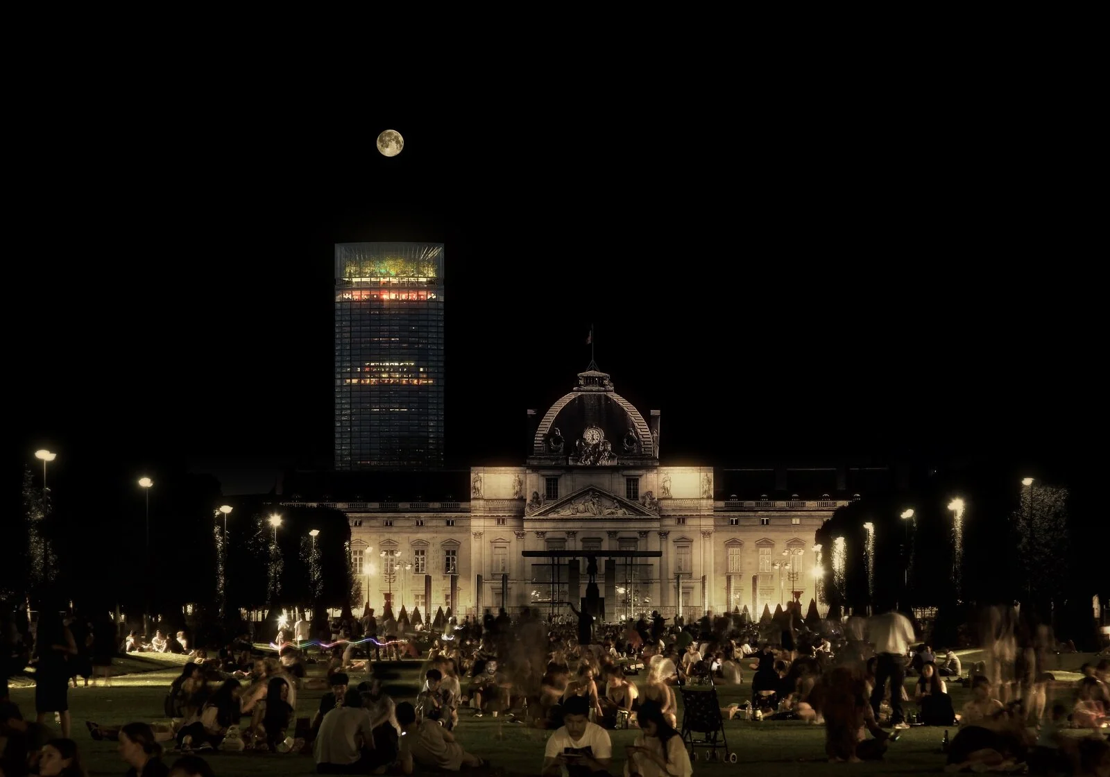 NEW AOM / TOUR MONTPARNASSE / PARIS / FR