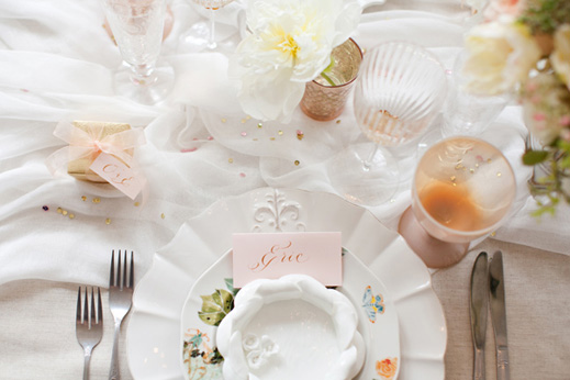 soft-feminine-tabletop-cheesecloth-peach-white-gold-place-setting-anthropologie