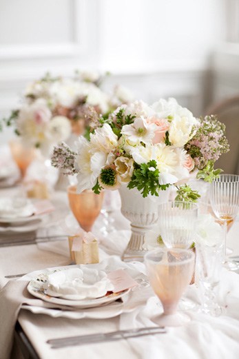 white-peach-blush-centerpiece-wedding-french-soft-feminine