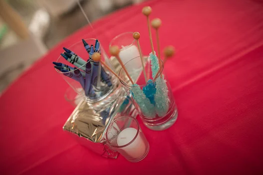 crayon-rock-candy-centerpiece