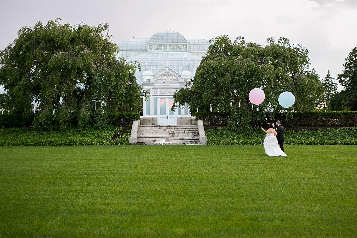 bride-groom-geronimo-balloons-new-york-botanical-gardens-pink-blue