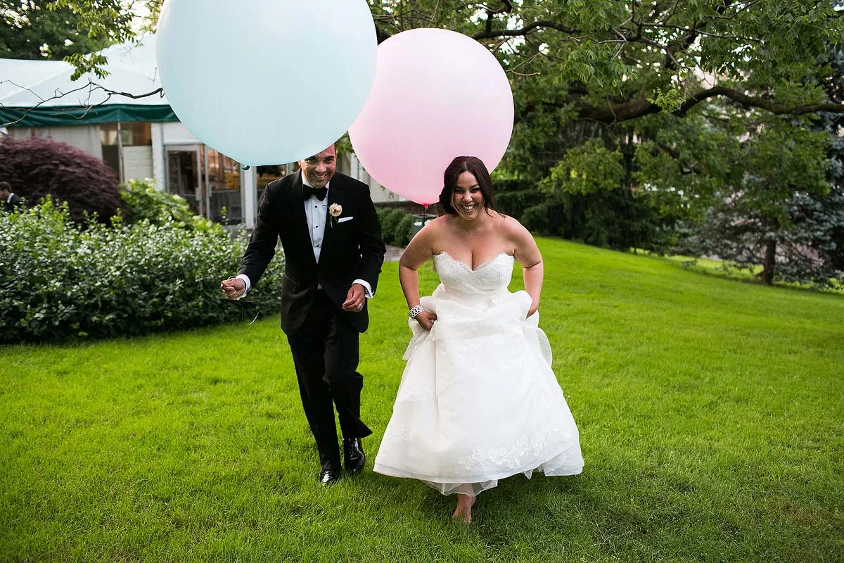 bride-groom-geronimo-balloons-pink-blue