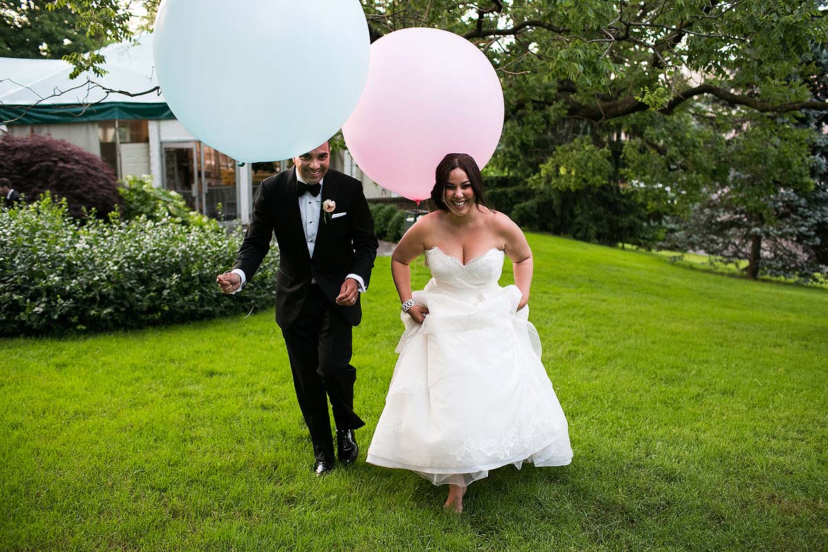 bride-groom-geronimo-balloons-pink-blue