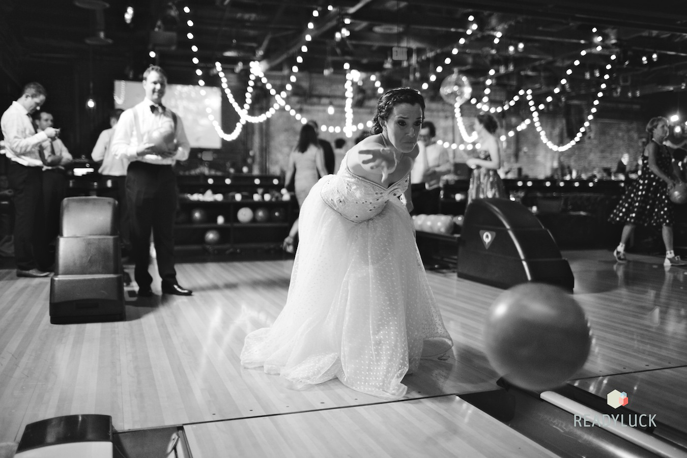 brooklyn-bowl-wedding-bride-bowling