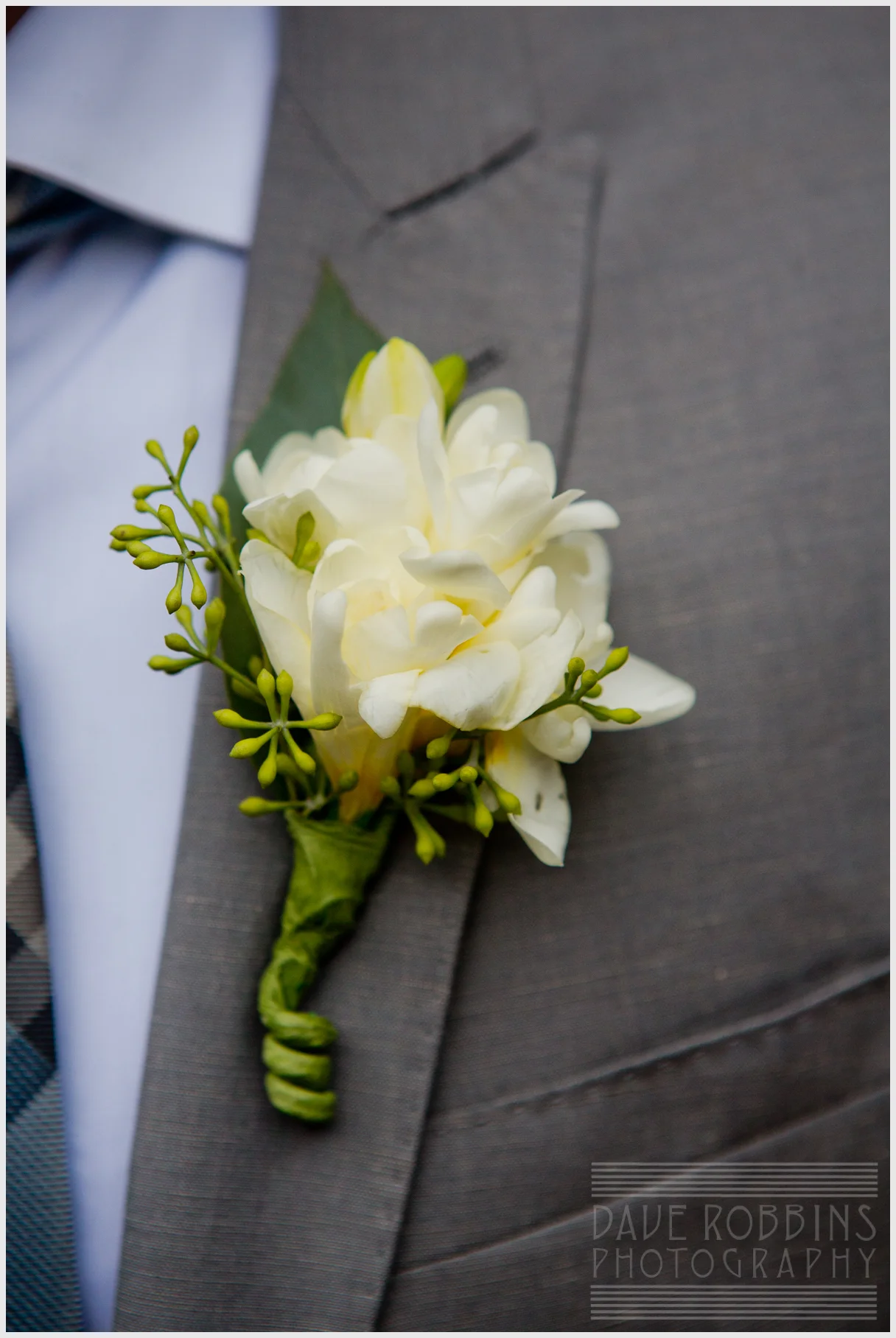 white-boutonniere-freesia