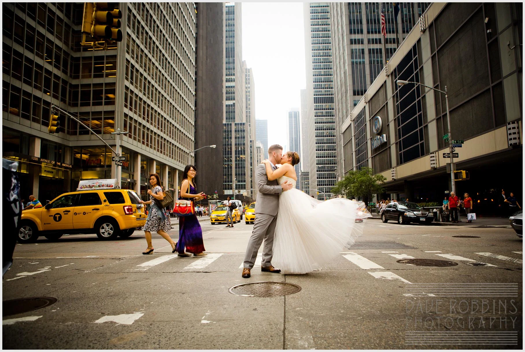nyc-wedding-photo-taxi-skyscraper
