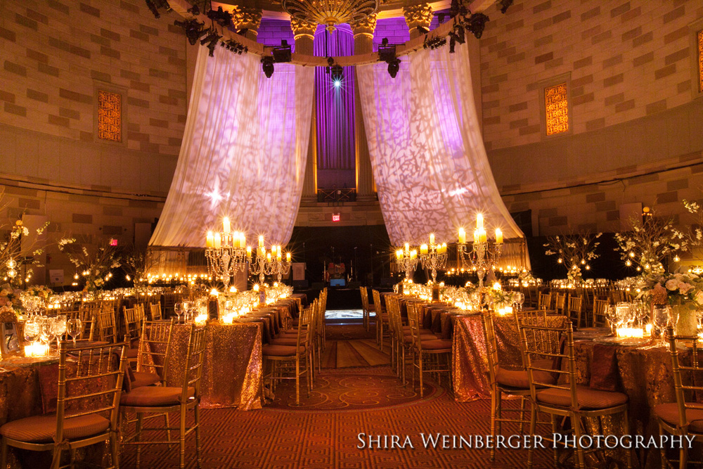 gotham-hall-wedding-gold-sequin-tablecloths-elegant-rich-candelabra
