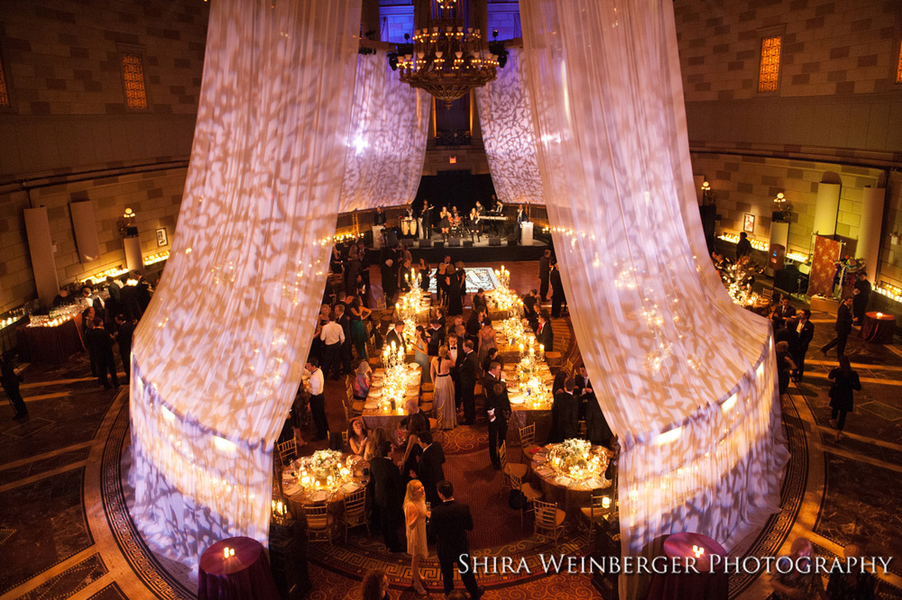 gotham-hall-wedding-glamorous-draping-lighting