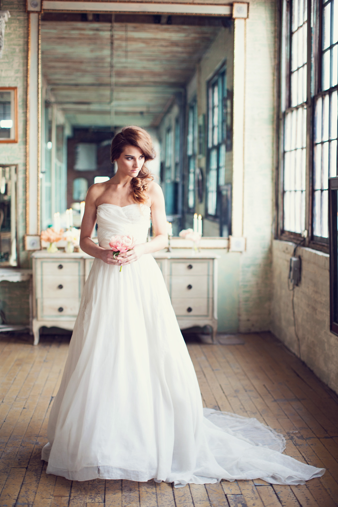 bride-flowy-gown-unstructured-sophisticated-metropolitan-building