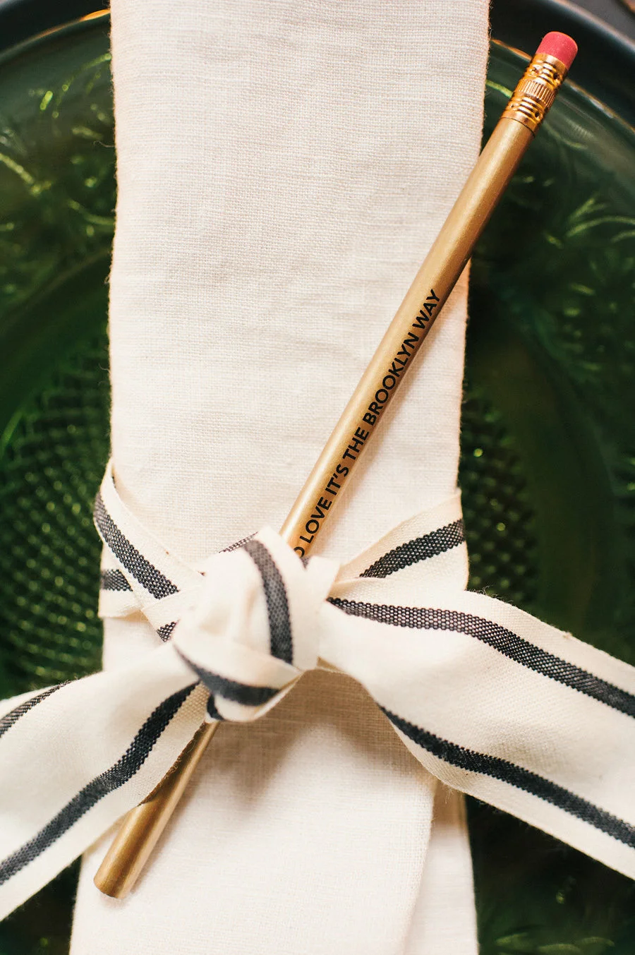 ribbon-accent-napkin-place-setting-pencil-brooklyn
