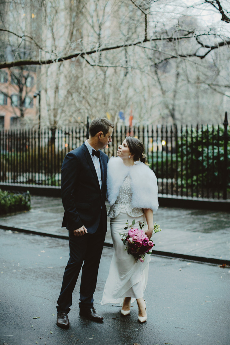 winter-wedding-fur-jacket-magenta-bouquet-nyc-gramercy-park