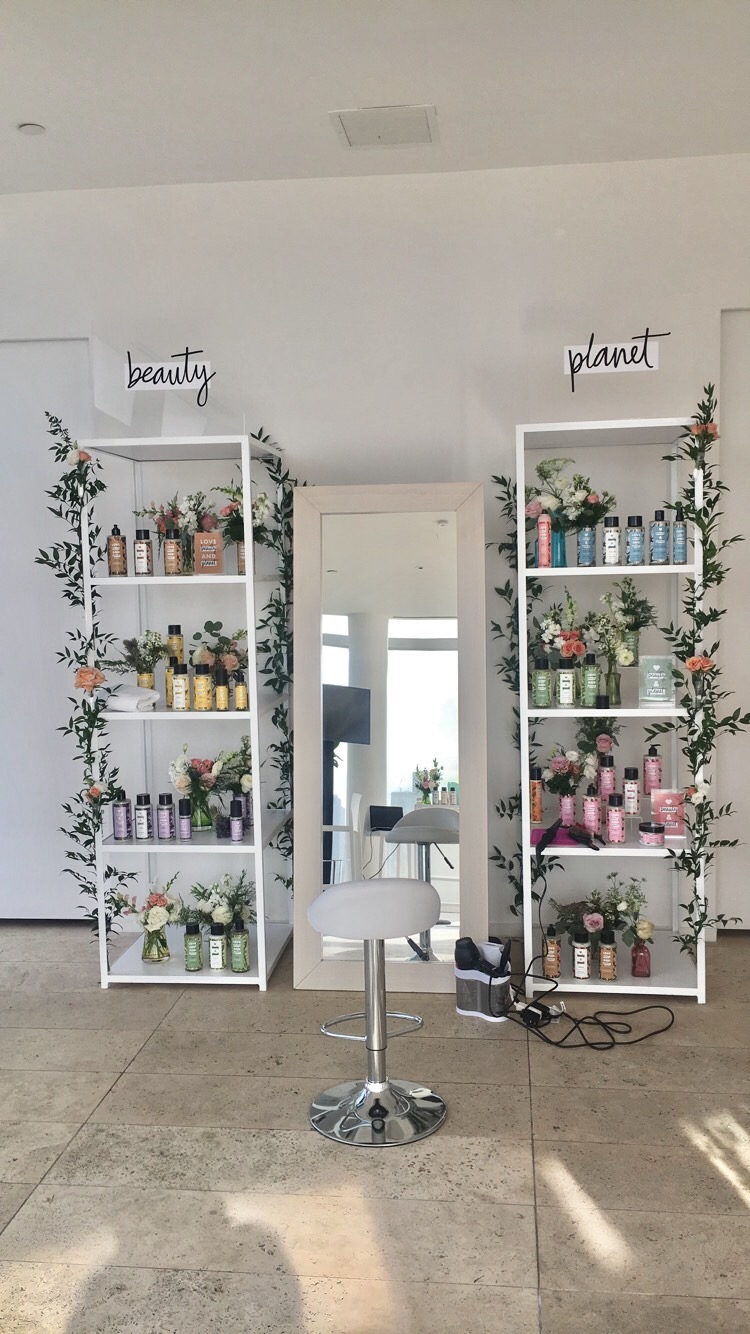 beauty-products-shampoo-conditioner-display-standard
