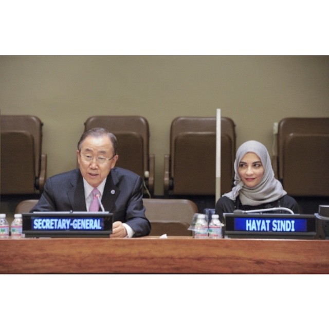 Dr. Hayat Sindi is not only an accomplished scientist but is also a member of the Shura Council and a visiting scholar at Harvard University. She has won multiple prizes for her accomplishments and is a UNESCO Goodwill Ambassador. Pictured above, Dr. Sindi was welcomed by the Secretary-General of the United Nations before she gave a speech on how science and technology can help empower women. #hayatsindi #un #mithaal