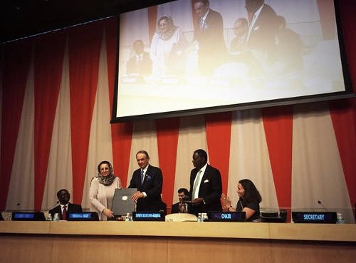 Dr. Obaid received the UNFPA Award from the Deputy Security-General, H.E. Jan Eliassion