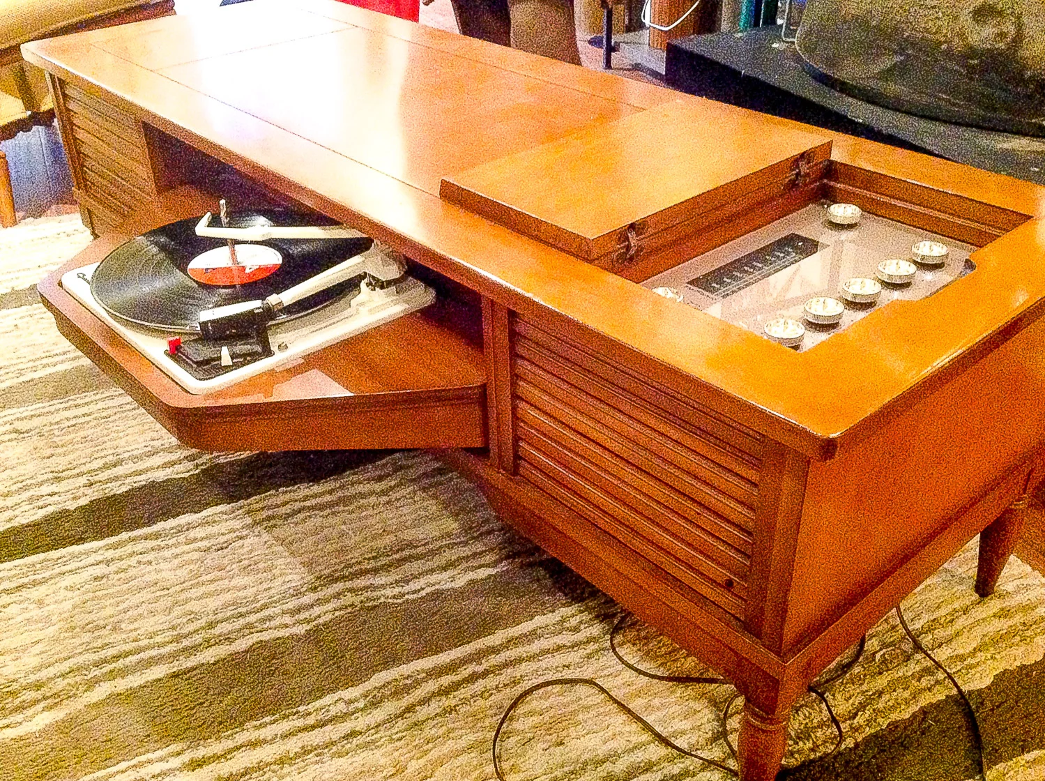 SwingawayTurntable.jpg