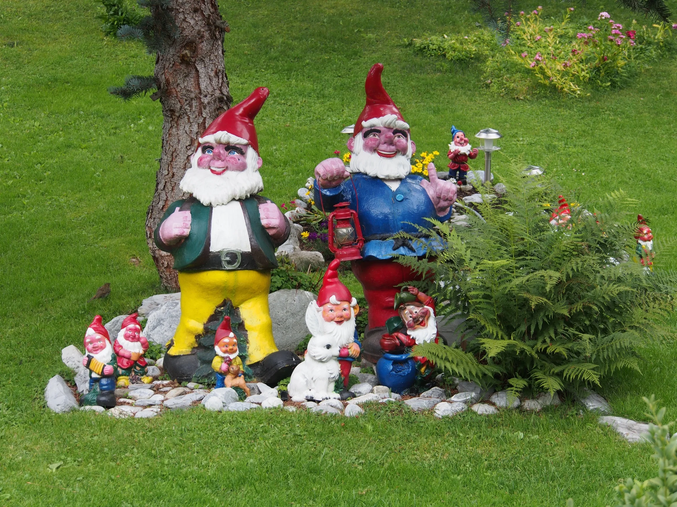 Apparently even the Swiss are not immune to kitchy lawn decorations. Although maybe garden gnomes originated here.