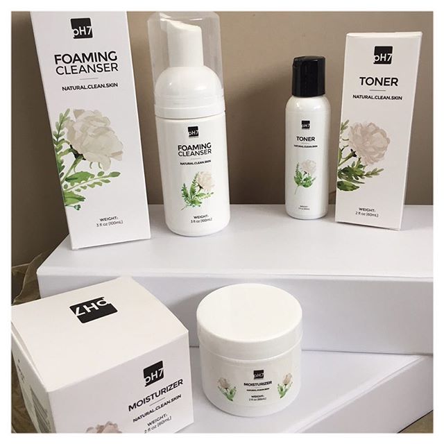 Changing seasons = changing skincare 🌿🍁, and as we are approaching the #autumnalequinox, it&rsquo;s time to start thinking about a new #skincareregime 💦 @ph7&rsquo;s simple trio of products contain #coconutoil and #aloevera, using key #naturalingr
