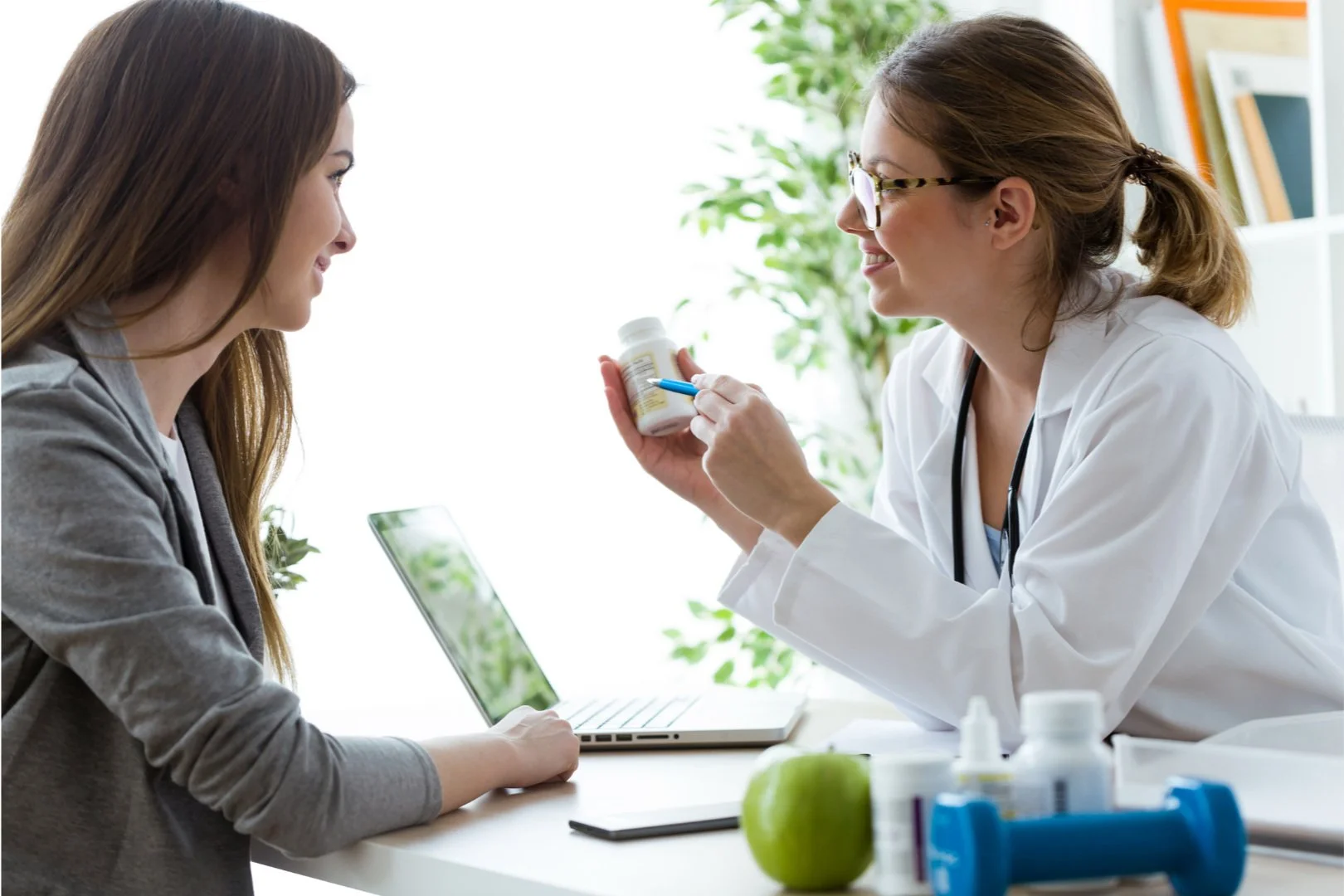 How Much Quercetin Per Day: Benefits, Dosage, and Safety