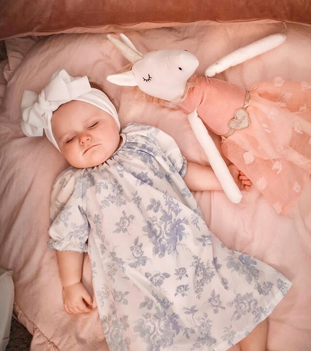 Sweet dreams. 🥰
.
.
#babygirl🎀 #sleepingbabygirl #babydresses #rhealanasfinds #dollyandme #daisyheart #newmommylife
