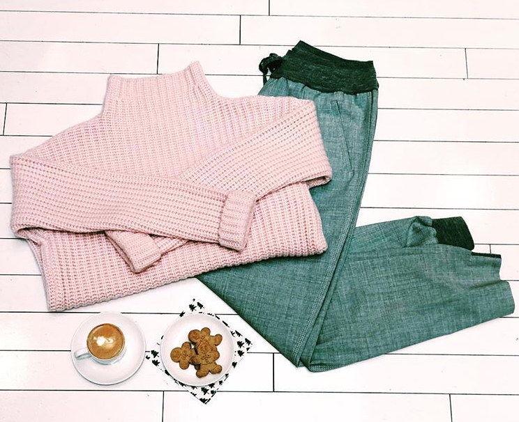 Lorena Antoniazzi jogger pant, Mercantile Label Cashmere turtleneck pullover