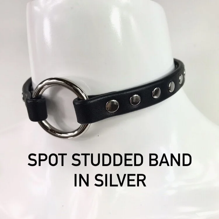skinnyoringcollar-spotstud-sarahmholm.JPEG
