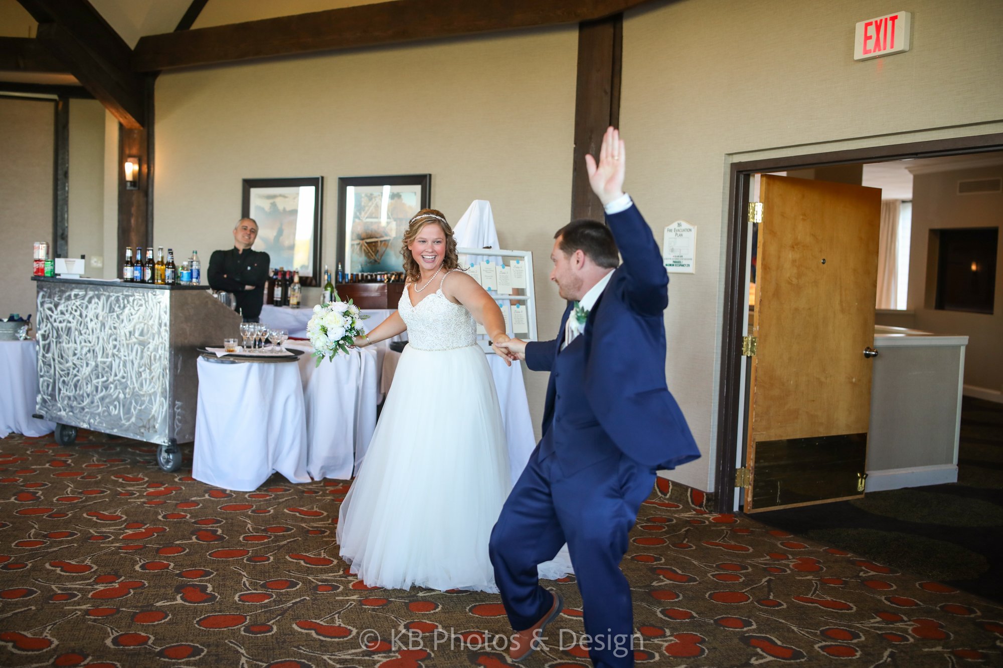 Josh-Michelle-Wedding-Lake-of-the-Ozarks-Jefferson-City-Missouri-Margaritaville-Lake-Resort-wedding-photographer-KB-Photos-and-Design-517.jpg
