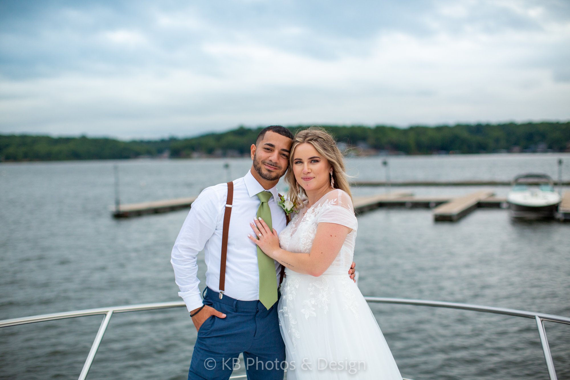 Abbi-Daniel-Wedding-Lake-of-the-Ozarks-Margaritaville-Missouri-KB-Photos-and-Design-935.jpg