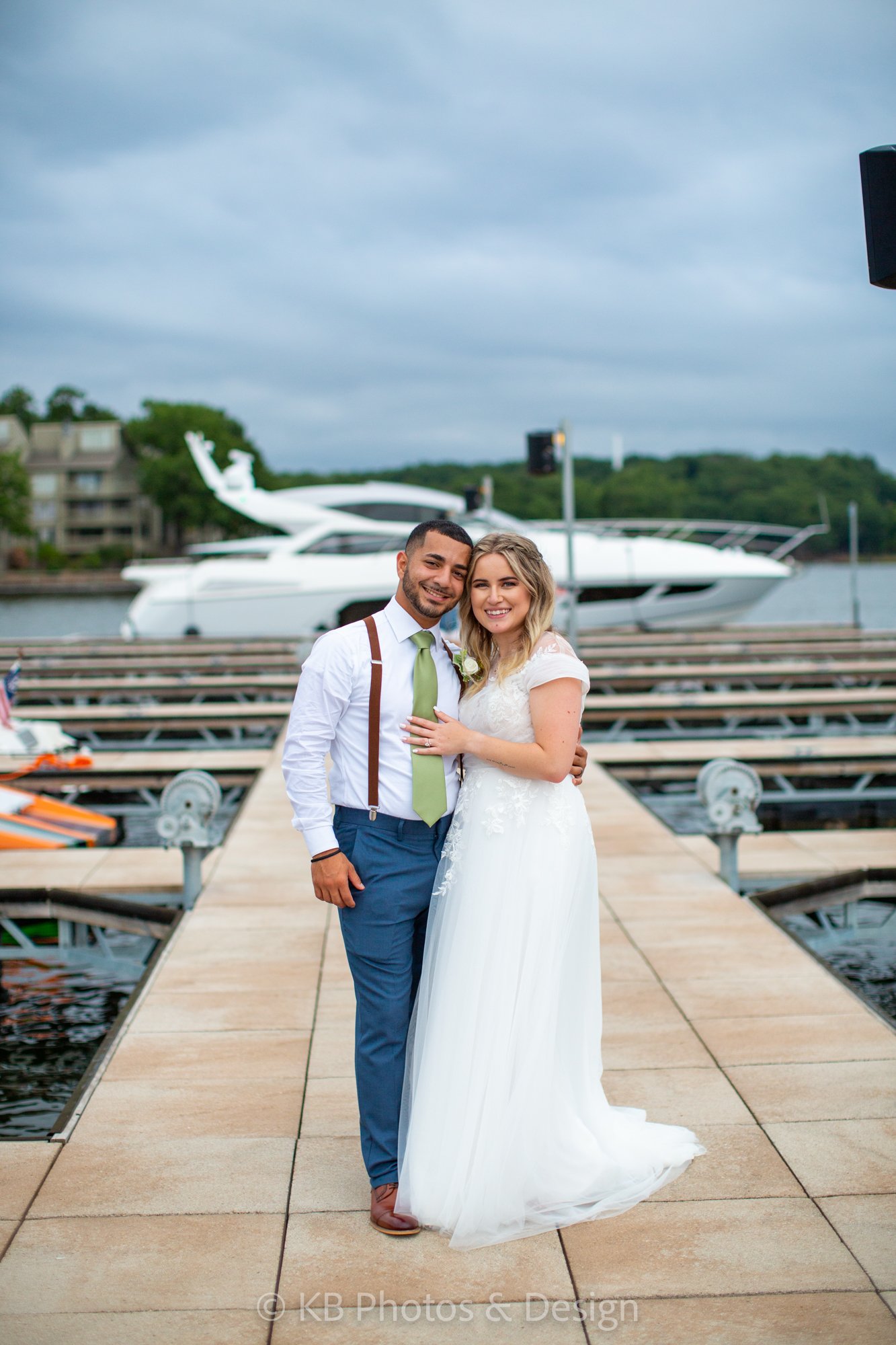 Abbi-Daniel-Wedding-Lake-of-the-Ozarks-Margaritaville-Missouri-KB-Photos-and-Design-905.jpg