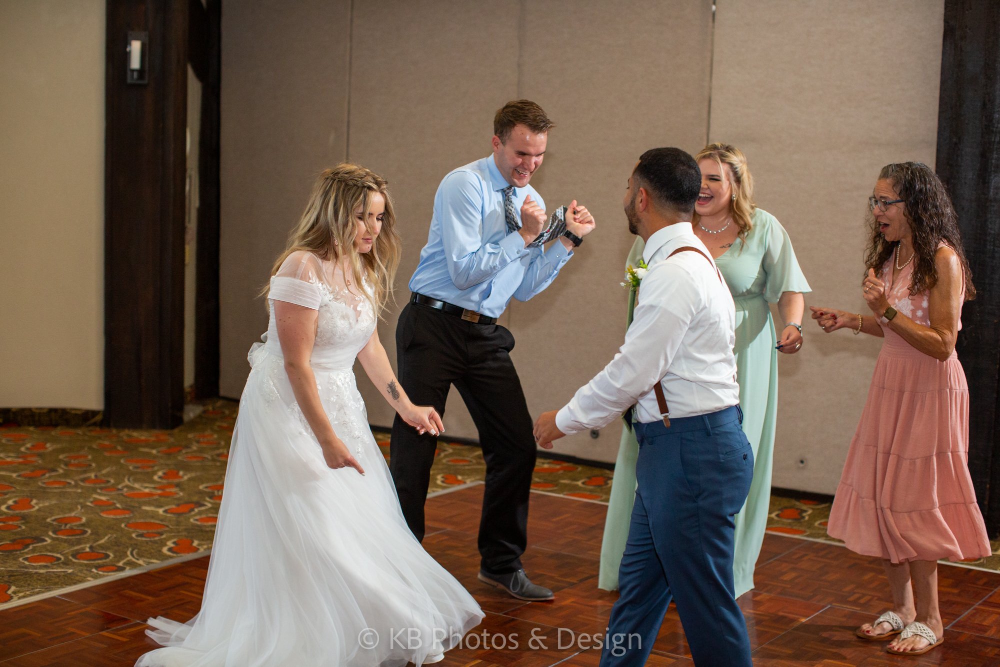 Abbi-Daniel-Wedding-Lake-of-the-Ozarks-Margaritaville-Missouri-Jefferson-City-wedding-photos-KB-Photos-and-Design-649.jpg