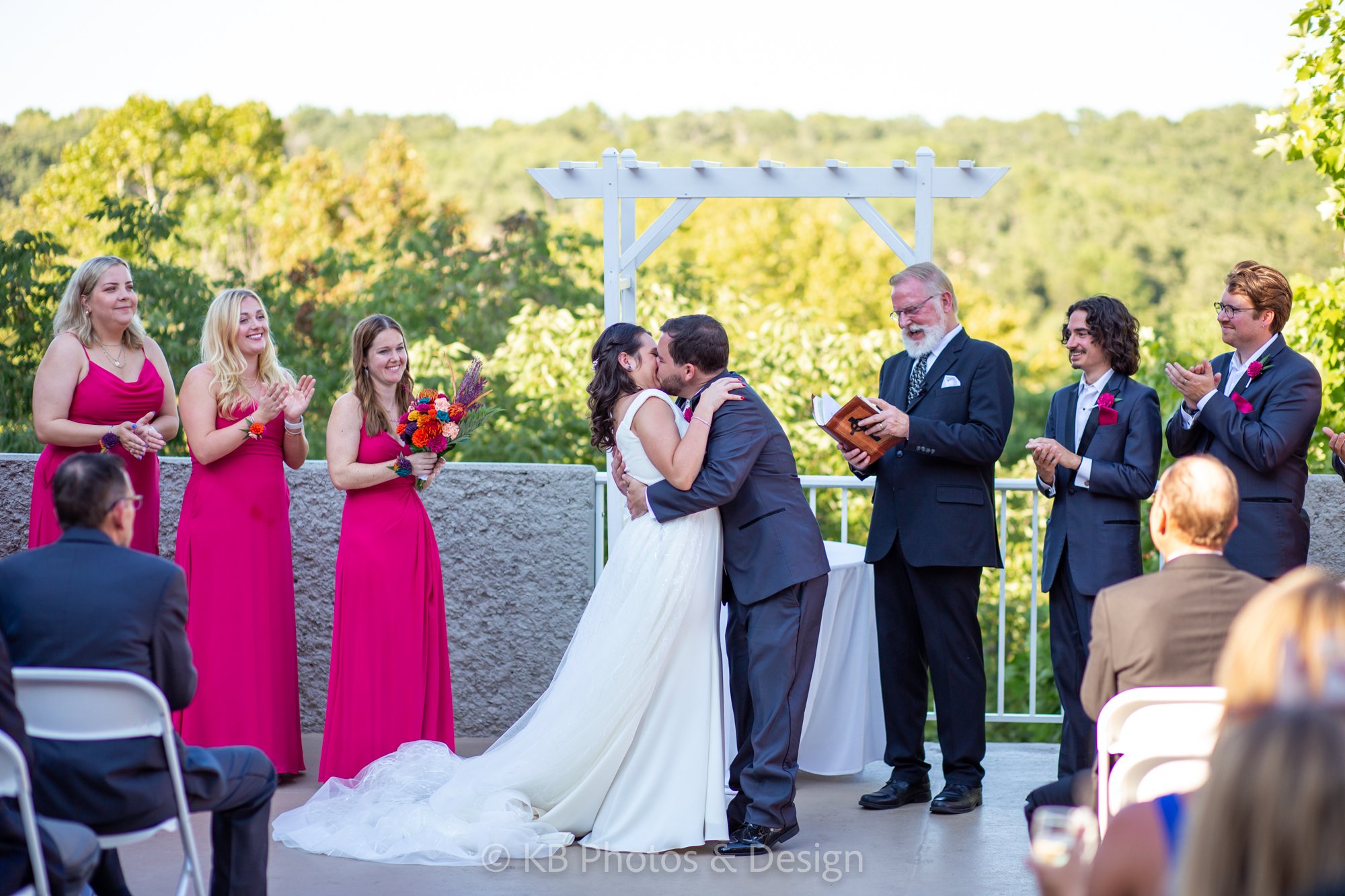 Wedding-Kirk-Darby-Lake-of-the-Ozarks-Margaritaville-Missouri-Jefferson-City-wedding-photos-KB-Photos-and-Design-389.jpg