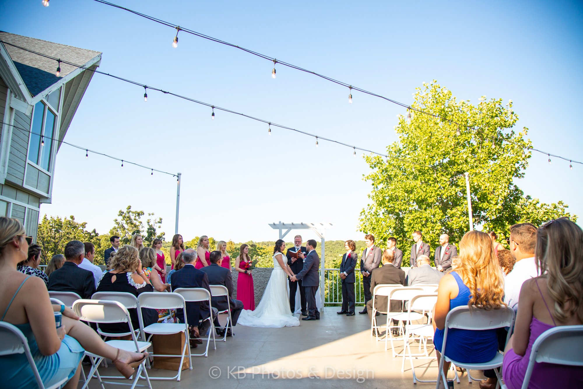 Wedding-Kirk-Darby-Lake-of-the-Ozarks-Margaritaville-Missouri-Jefferson-City-wedding-photos-KB-Photos-and-Design-444.jpg