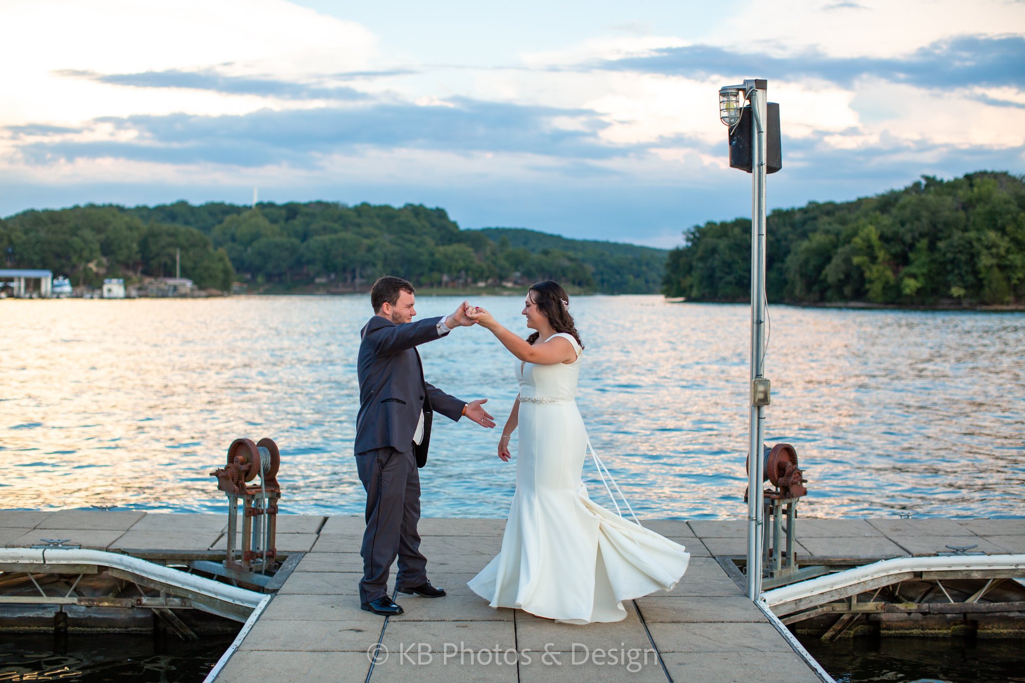 Wedding-Kirk-Darby-Lake-of-the-Ozarks-Margaritaville-Missouri-Jefferson-City-wedding-photos-KB-Photos-and-Design-753.jpg