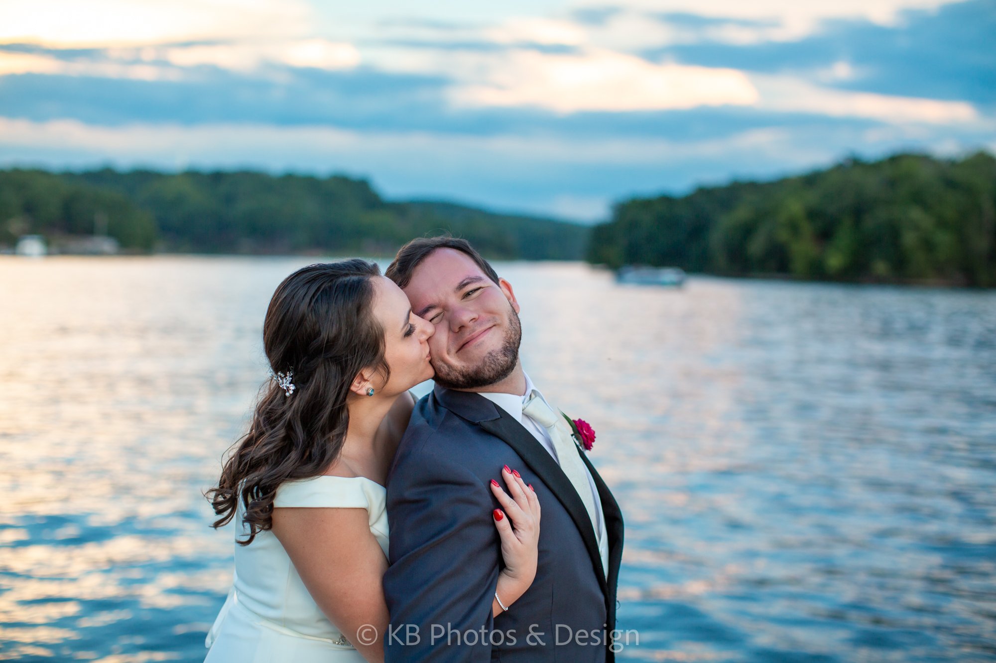 Wedding-Kirk-Darby-Lake-of-the-Ozarks-Margaritaville-Missouri-Jefferson-City-wedding-photos-KB-Photos-and-Design-765.jpg