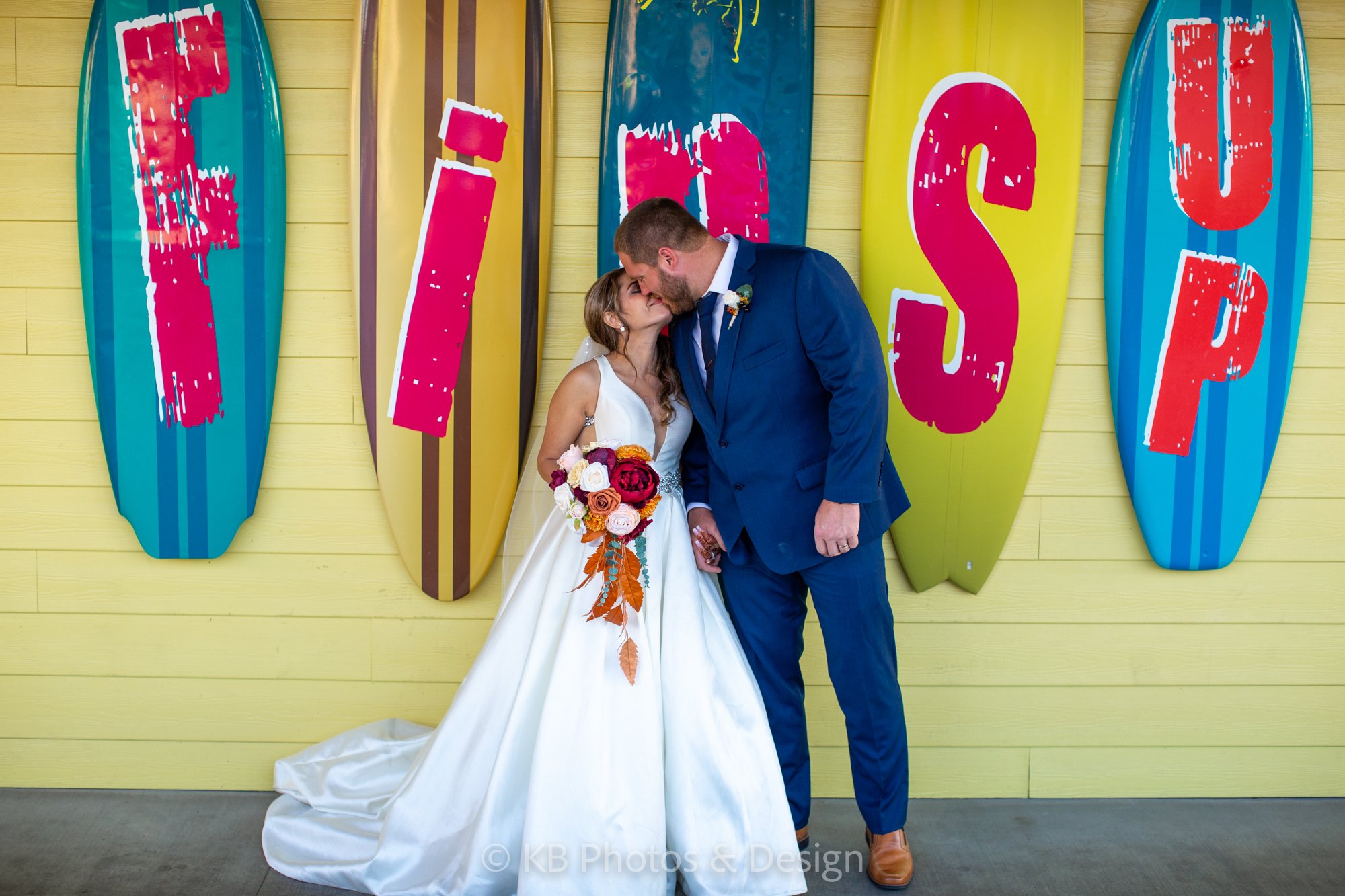 Ruqqia-Colton-Wedding-Photos-Margaritaville-Lake-Resort-Jefferson-City-Missouri-destination-wedding-photos-Missouri-KB-Photos-and-Design-284.jpg