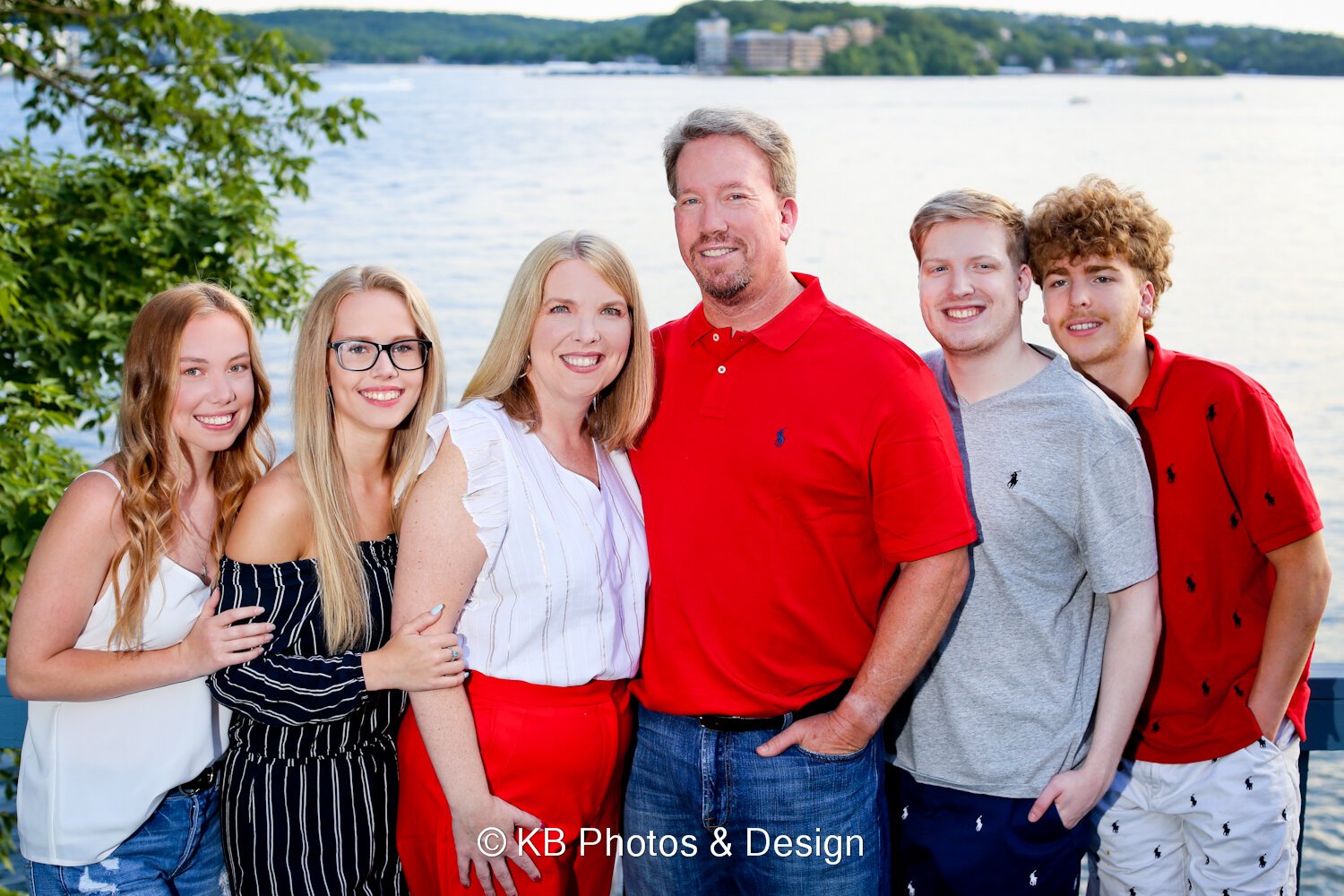 Family+Photography+Lake+of+the+Ozarks+Missouri+relaxed+sunset+dock+photos+KB+Photos+and+Design+(2).JPG