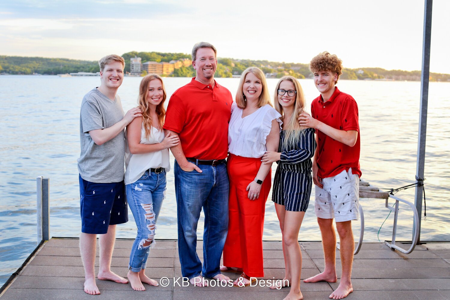 Family+Photography+Lake+of+the+Ozarks+Missouri+relaxed+sunset+dock+photos+KB+Photos+and+Design+(4).JPG