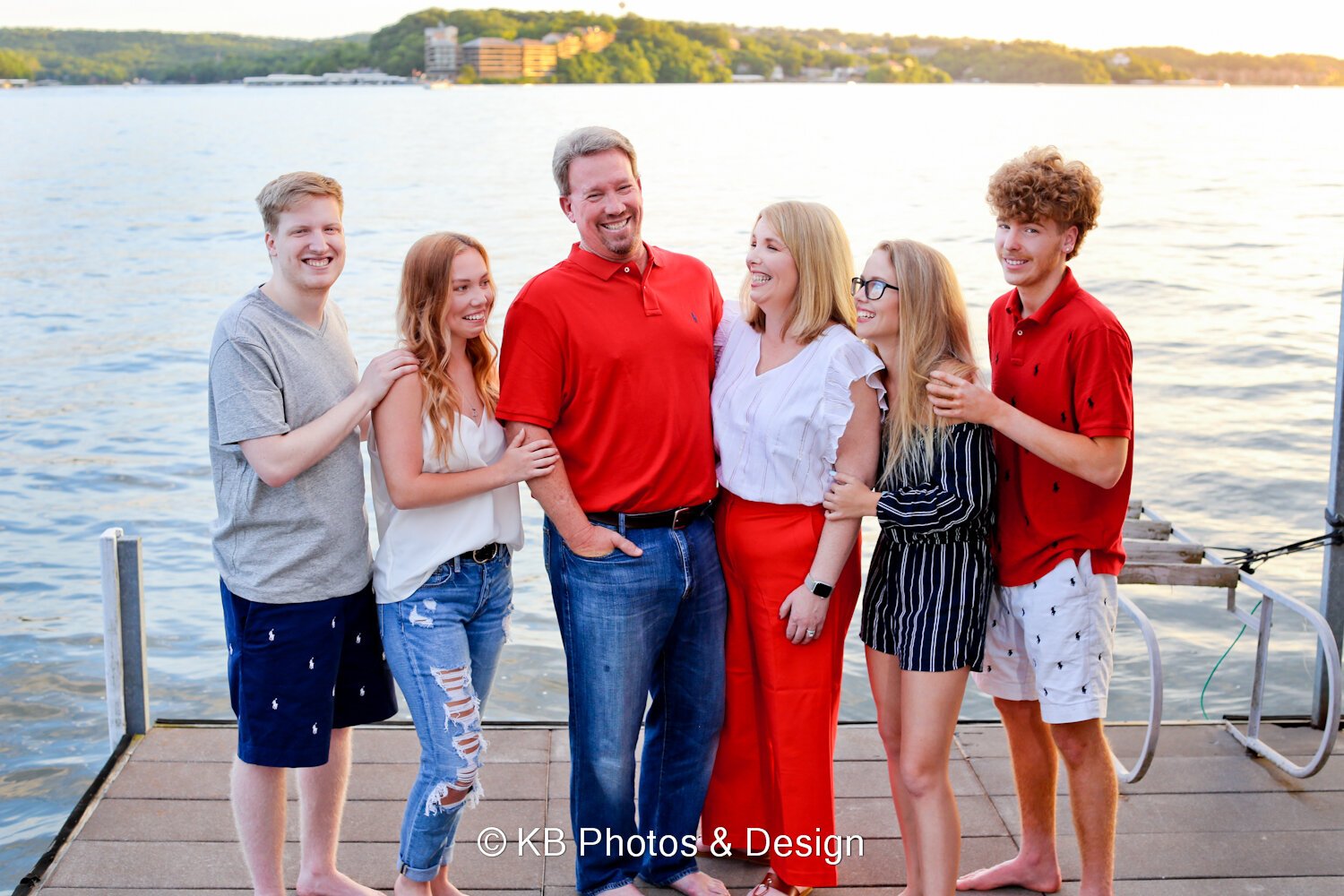 Family+Photography+Lake+of+the+Ozarks+Missouri+relaxed+sunset+dock+photos+KB+Photos+and+Design+(5).JPG