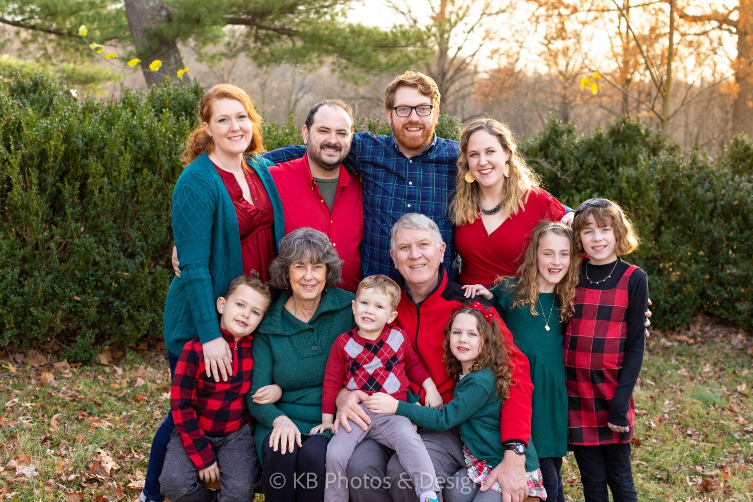 Pikaard-Family-Christmas-2023-extended-family-photographer-STL-Saint-Louis-Missouri-MO-KB-Photos-and-Design-2.jpg
