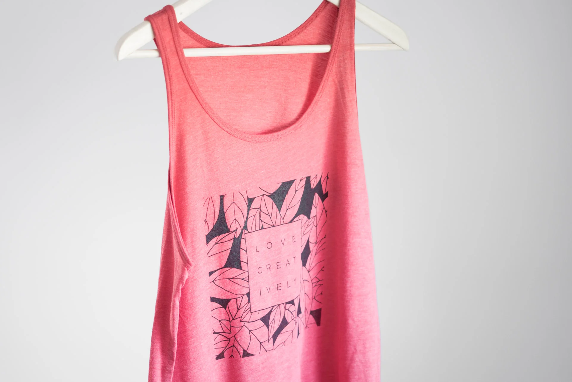 Love Creative-leaf Tank - Red
