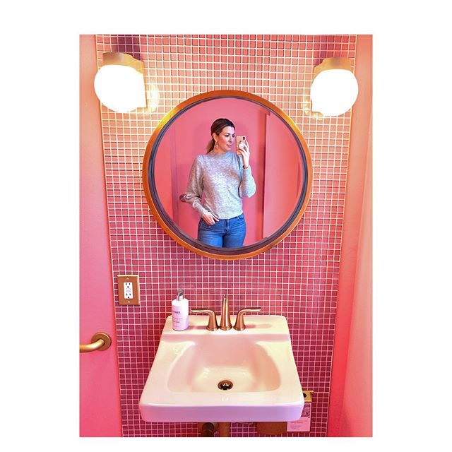 💖This Pink &amp; Gold Bathroom is a Good Idea 💖 Shoot Location RR of my dreams!