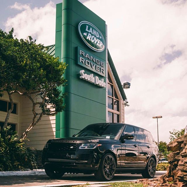 Great AutoiPacket install last week with the team at Land Rover South Dade! Welcome and Thank you for your support! #AutoiPacket #LandRover #Miami