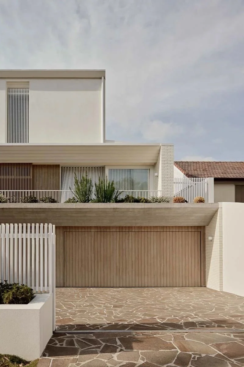 Hill Courtyard House — A Camp Hill Home Built Around City Views and a Private Green Courtyard