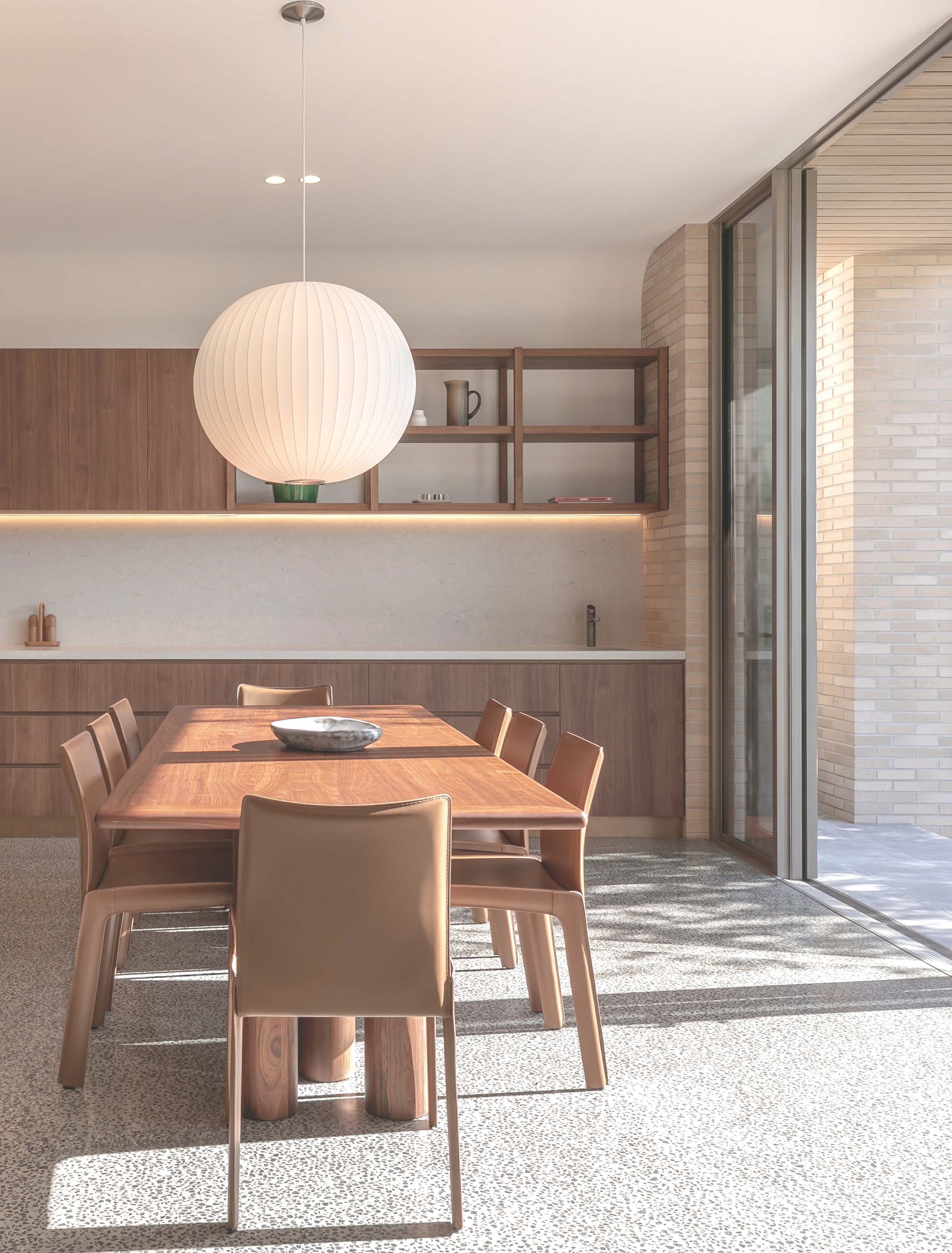 dining room with pendant