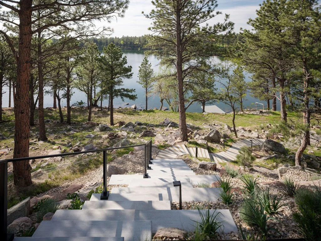 LakeRidge-Exterior-Lake-Pathway.jpg