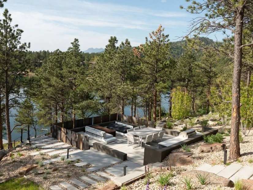 LakeRidge-Exterior-Outdoor-Patio.jpg